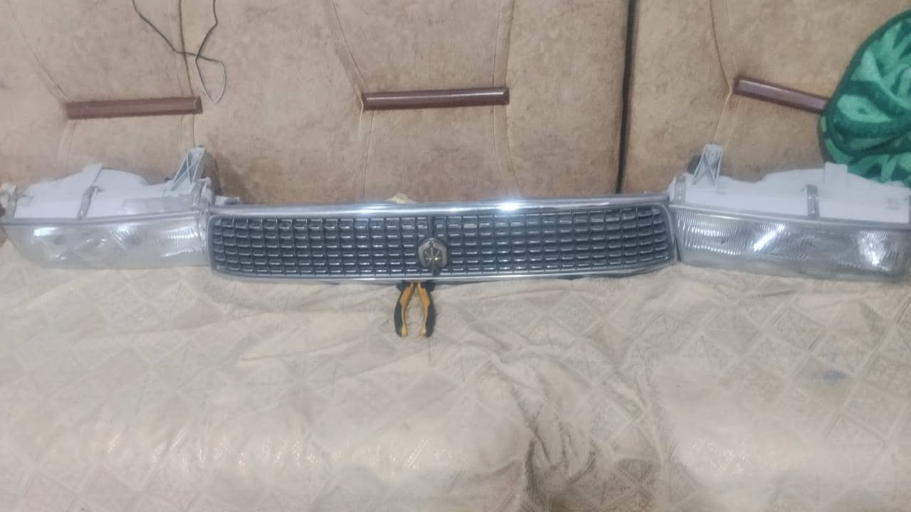 سلام عليكم  زوج لايتات مارك كربلاء أبو البلوجكتور حاويه ويا عطر  نظافه 100 بل 100مال حاويه الاستفسار ***********
