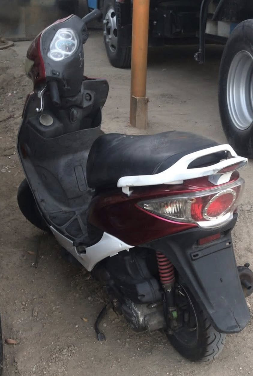 جي فور حاويه شرط برغي ممفتوح بيها بس الكفر تجاري للبيع واتساب او اتصال ***********
