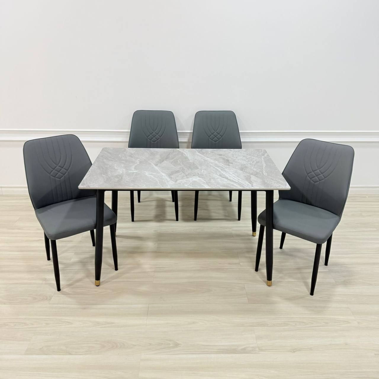 ميز طعام 4 كرسي رجل حديد دوشمه جلد سطح الميز رخام مزجج
قياس الميز 70*120 سم

 للحجز والاستفسار مراسلة الصفحة 
يوجد توصيل لكل محافظات العراق

شركة 1 🌸🦋

موديل #صيني
بدون شد 🚫


**إذا كنت صاحب هذا الإعلان وتريد حذفه لأي سبب، رجاءا أرسل رسالة إلى الدعم الفني**