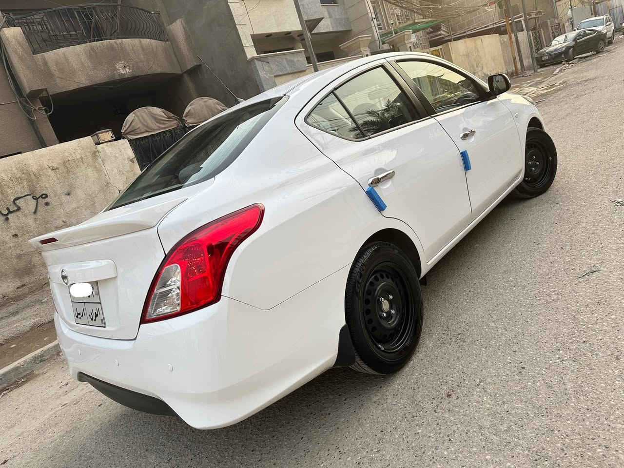 السلام عليكم 
 نيسان سني 2022 
هندي اصلي ابو البليته الزركه 
جديدة جدا ماشية 40 👉 
................
السياره مكفوله من الضربه 
 بعده كلها على وضع الشركه كلشي ما مبدل بيه وحتى كتلوكاتها موجودة كاعيات الشركة والكبات ما مشدودات والسبير ما نازل 
................. 
تبريد تدفئه كله شغال وبلادي 
صدر امامي خلفي 100/100 تخم تايرات جدد 
كشناتها البلادية جديدة واني مسويلها دوشمة للمحافظة عليها 
السياره جاهزه وبدون مصرف 
والمواصفات مال السني المعروفة 
سبايدر تحكمات ستيرن شاشه حساسات خلفيه وبلوجكترات بلادي مانع تزحلق حساسات ضغط التايرات تحكم مري كهرباء وغيرها
الرقم اربيل تريد تحويل تريد وكالة 
رايدها بـــ 123 وبيه مجال
مكاني بغداد للاستفسار اكثر اتصل 
*********** بغداد, العراق
