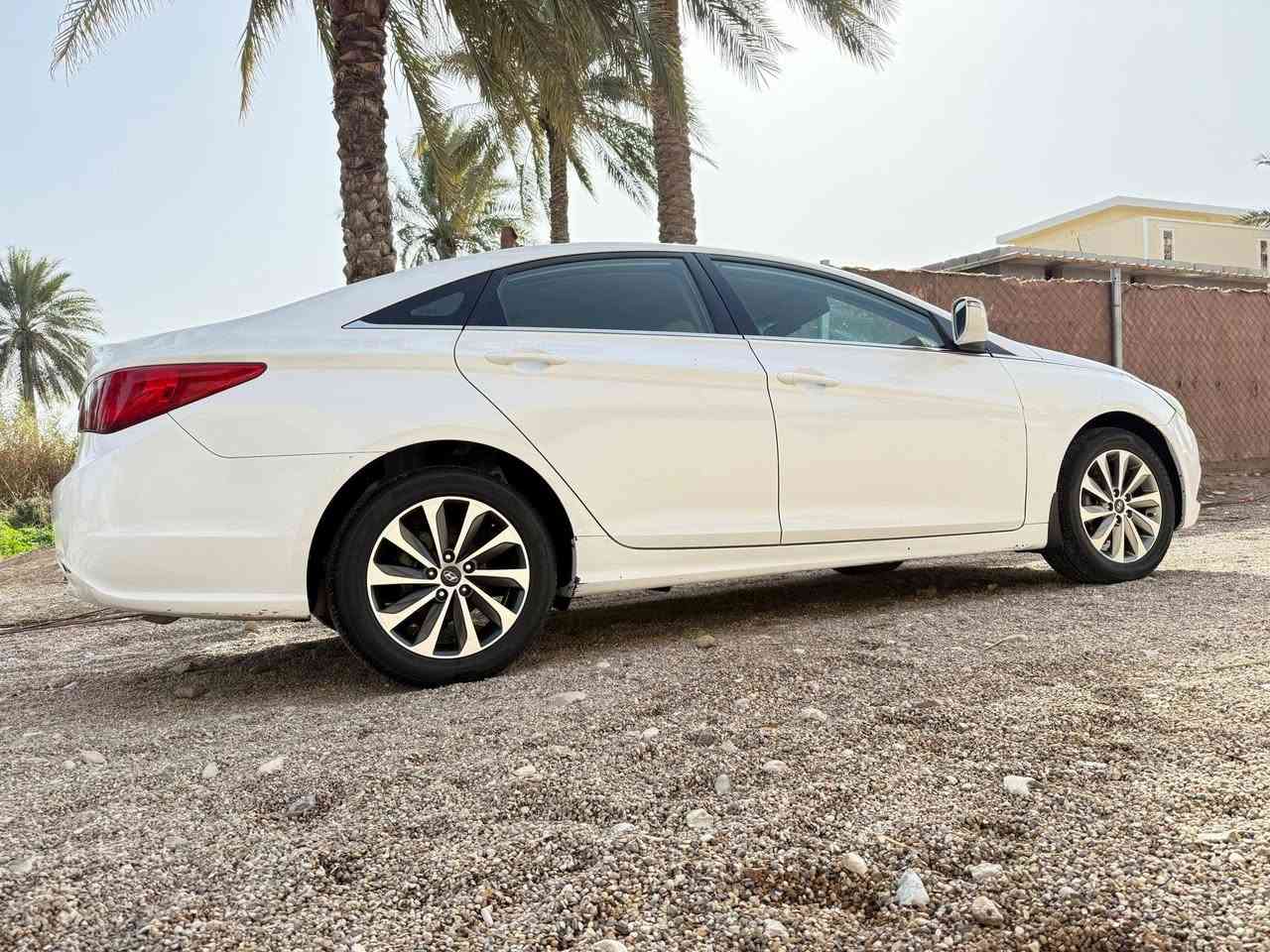 سلام عليكم للبيع سوناتا خليج ٢٤٠٠ دوش كفاله عمامه من كلشي عدا قطعه وحده تبديل بدون دواخل شرط جاملغ امامي يمنى الموديل ٢٠١٣ شكل ٢٠١٤ باسمي تحويل او وكاله حاضر بأسمي رقم تلفون ***********
