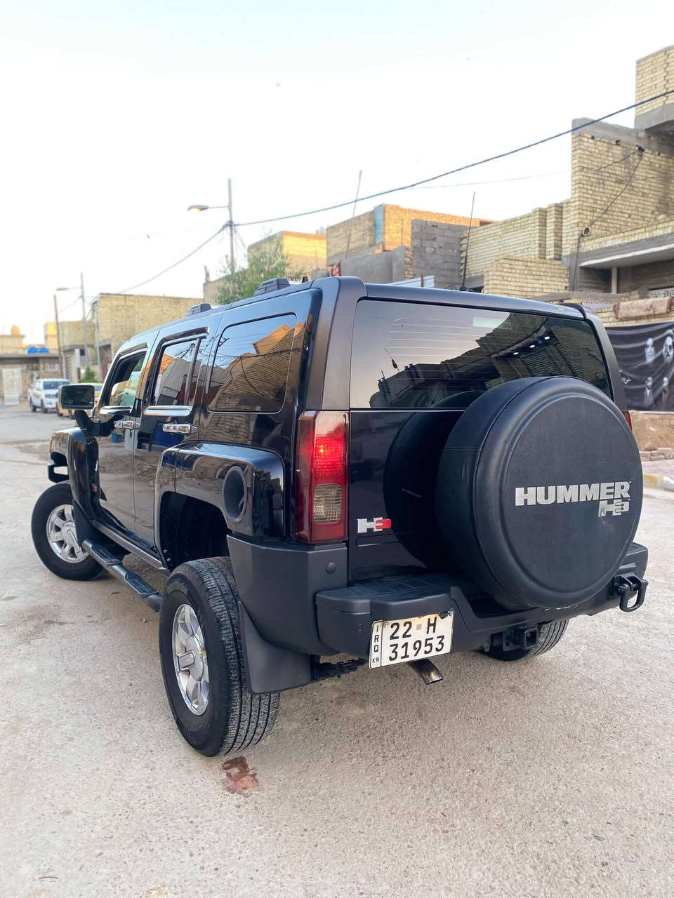 السلام عليكم للبيع 
همر H3 2006 فول مواصفات السياره كفاله عامه من الضربه والصبغ كد اربع اصابع صبغ بل بنيد والباقي مكفول حته الكفرات كفاله مكينه بلاديه مكينه وكير جدد حداديتهه جديده السياره فول مواصفات فتحه كشنات جلد وكهرباء تتفئه وتبريد بل كشنات شاشه جبيره كامره خلفيه حساسات خلفي رقم اربيل الدولي تحويل مباشر السياره بيهه كتاب تضليل تخم ويل وكبات شركه السياره جديده بمعنى الكلمه وفول مواصفات واحله من الصور عنوان السياره بغداد قرب حي اور 
السعر خاص او واتساب 
الاستفسار ***********سجاد
