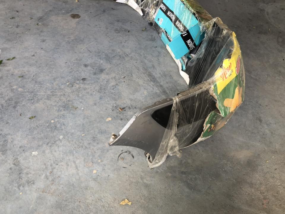 من رخصة الادمن 
دعاميات كيا ريو من موديل ٢٠٠٦ الى ٢٠١١ 
الامامية شبابيكها كاملة لون ماروني مال حاوية و الثانية خلفيه لوك جديده مال حاويه لون سلفري 
للاستفسار على الخاص لو على الرقم ***********
