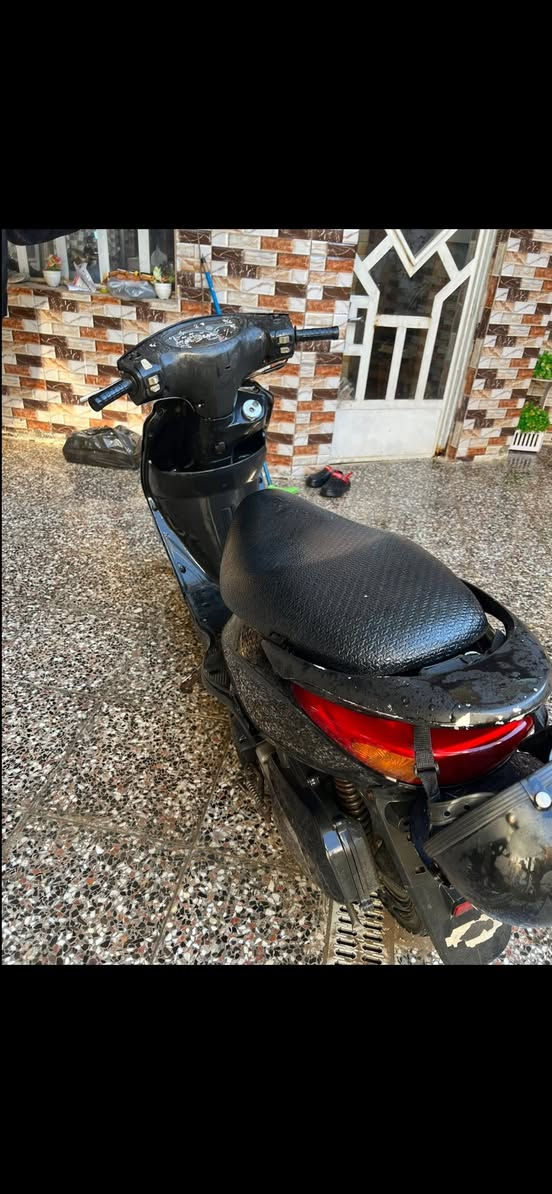 دراجة بريز مصاله شهر من نزلت من الرمبه اوراقه موجوده 140 سرعه مكفوله كلها كفراتها مابيها شخط ما ماشيه 
رقم***********
