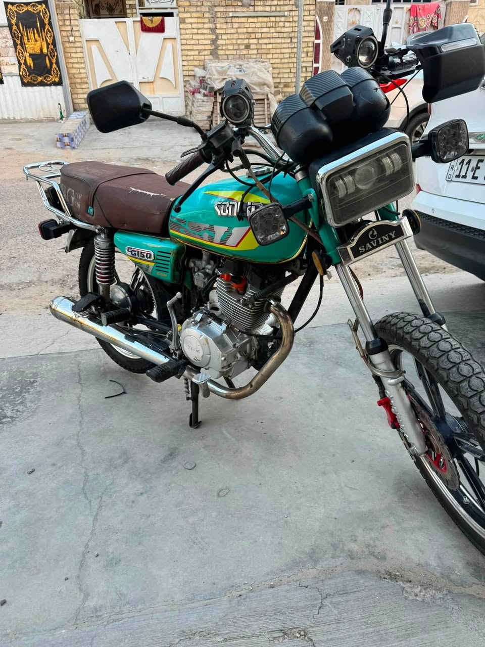 السلام عليكم دراجه سولنك 5 كير 200 cc للبيع كلشي شغال نقصها فقط شاشه السعر 650 الف وبيها مجال العنوان بغداد / الشعب رقم الهاتف ***********
