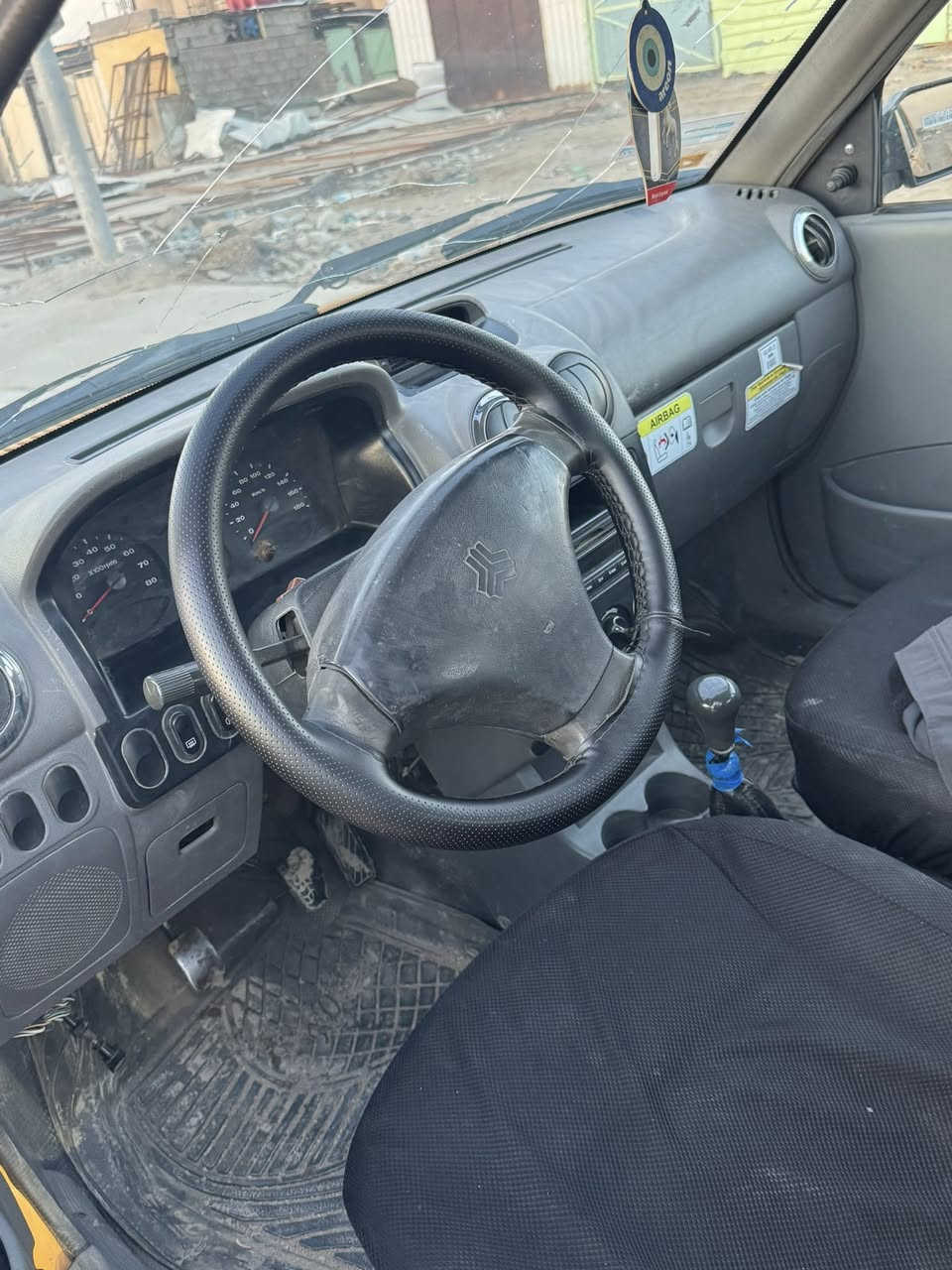 سلام عليكم سايبه للبيع موديل 15 بيه باب مبدل سياره جاهزه مكينه كير حداديه رقم بغداد انكليزي مالك دوانيه مصفره هيه وغرامات مكاني ديوانيه هذه رقمي ***********
