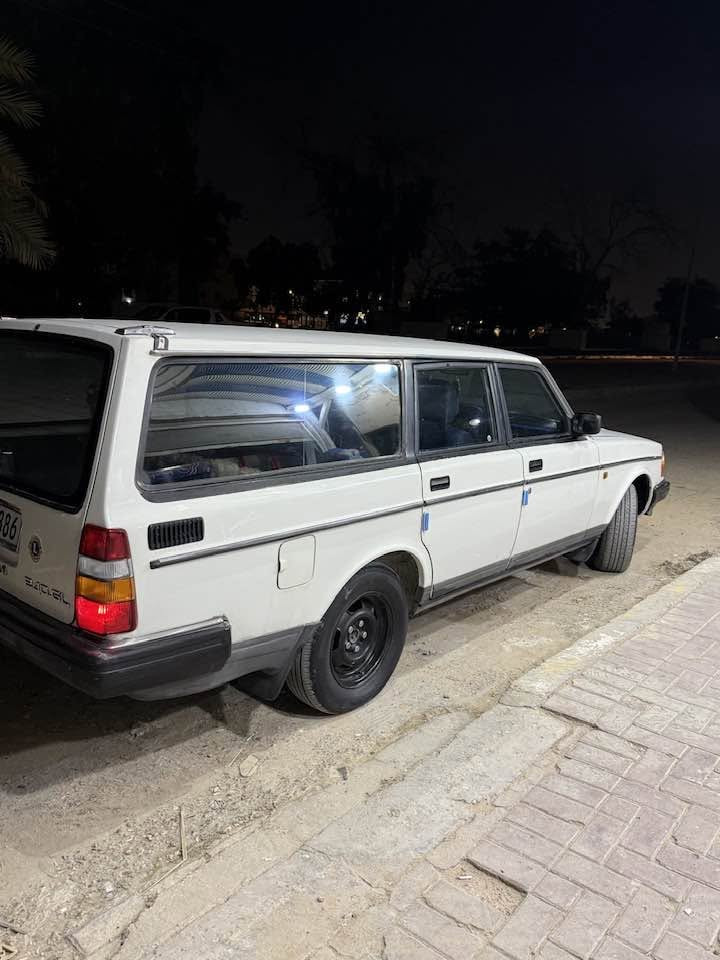 سلام عليكم فالفو موديل 90 حجم 240 سياره كفاله لاصبغ ولاضربه تبريد شغال ثلج رقم الموبايل ***********
