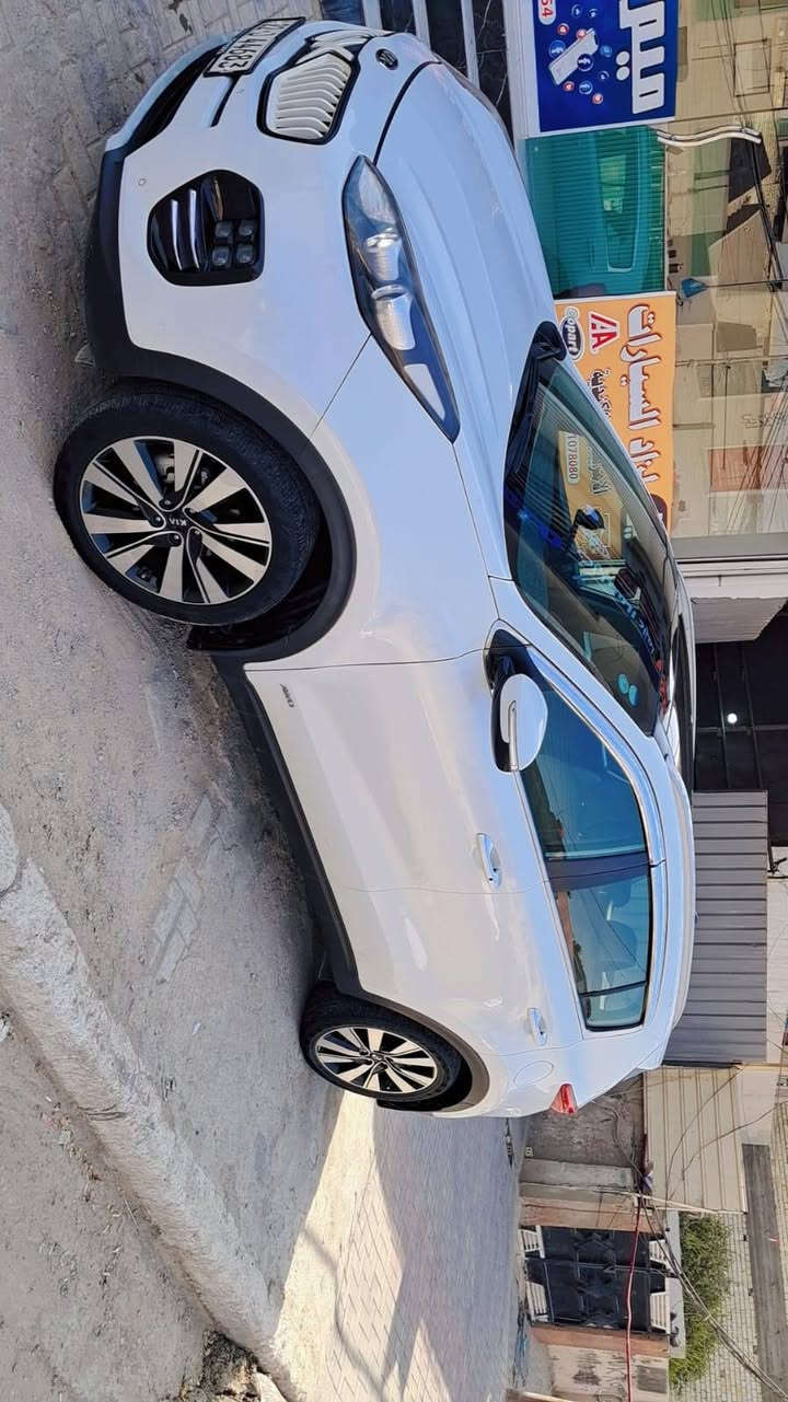 السلام عليكم
للبيع سبورتج خليجية سنوية ورقم جديد وباسمي 
فول مواصفات كفالة عامة حتى الدعاميات بستثناء بارد بسيط وممبين بانوراما بصمة جلد حساسات أمامي خلفي وكاميرا رادار جانبي اوتو هولد مود درايف تحكم السعر 172 
مكانهة بغداد السيدية 
***********
