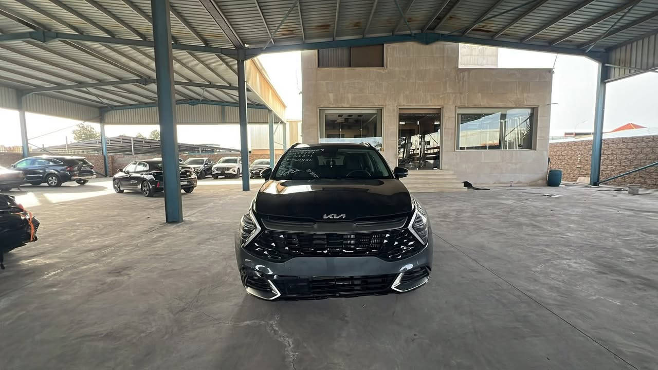 kIA SPORTAGE Sx-Prestige 2024 1.6 Hybrid plug-in
*plug-in*بلكن

.

*أعلى مواصفات برستيج (بلكن )ثلاث انظمه قياده

(شحن +هايبرد + بانزين) قليله ونادره خصوصا بهل النظافه 

والمواصفات …

ماشيه 13 الف مايل 

* المواصفات كلش هواي وموضحه بالصور اعلى شي بيه

فور ويل AWD

تقديم وترجيع بالريمونت

بنوراما 

5 كاميرات  اماميه وخلفيه وجوانب 360 درجه

حساس امامي وخلفي+ رادارات 360 درجه

كشنات جلد+ تدفئه وتبريد كشنات + ستيرن هيتر

جنطه كهرباء 

كير ماوس

لد داخلي متغير الالوان

كشن خزن ميموري

🚗الحادث كما موضح بالصور بدون صبغ نهائيا فقط جاملغ مبدل اصلي نفس اللون وبدون اي ضرر داخلي بدون لغد وبدون ايرباك جميع الايرباكات سليمه 🚗

المكان بابل - الحله

***********

السعر 238$ مع الترقيم بغداد
