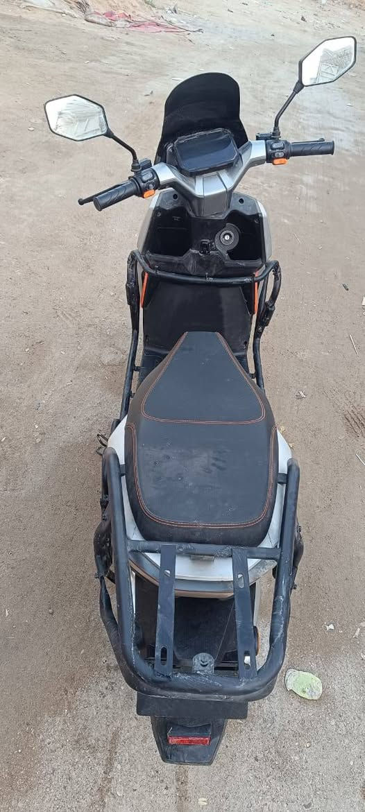 دراجة شحن نوع HVS  6بطاريات الدراجة مشتريهة قبل اقل من شهرين حرفياً جديدة ماداخله تصليح ابد تاخذهة وتفحصهة وين ميعجبك برغي واحد ممبدل بيهة الله شاهد بيهة اربع سرع وبيهة نظام تثبيت سرعة كل الكهربائيات شغالة الدراجة مابيهة اي عيب السعر 800 الف
للتواصل واتساب مكاني بصرة بشط العرب
***********
