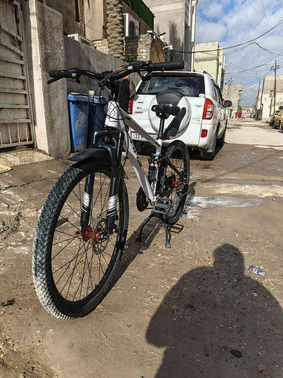 السلام عليكم بايسكل كنت للبيع دبل امامي خلفي مكنيه 8 نمر بايسكل يتحمل وزن ثقيل ايضأ بايسكل نضيف السعر خاص *********** المكان الامين الثانيه شارع النواب تقاطع مدرسه الزهور
