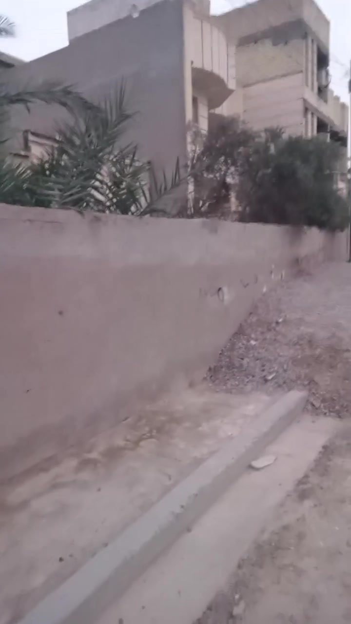 بيت مساحته 382 الجبهه 15 والنزال 25,5 طابو رسمي باسمنا الموقع الكمالية شارع الجامع فرع مقابل المدارس خلف شارع المحافظ ثالث بيت على جهة اليسار بالإمكان بيع البيت إلى قطعتين جبهة 7,5 متر ونزال 25,5 متر أو ثلاثة قطع بجبهة 5 متر ونزال 25,5 متر أو حسب الطلب للاتصال واتساب ***********
