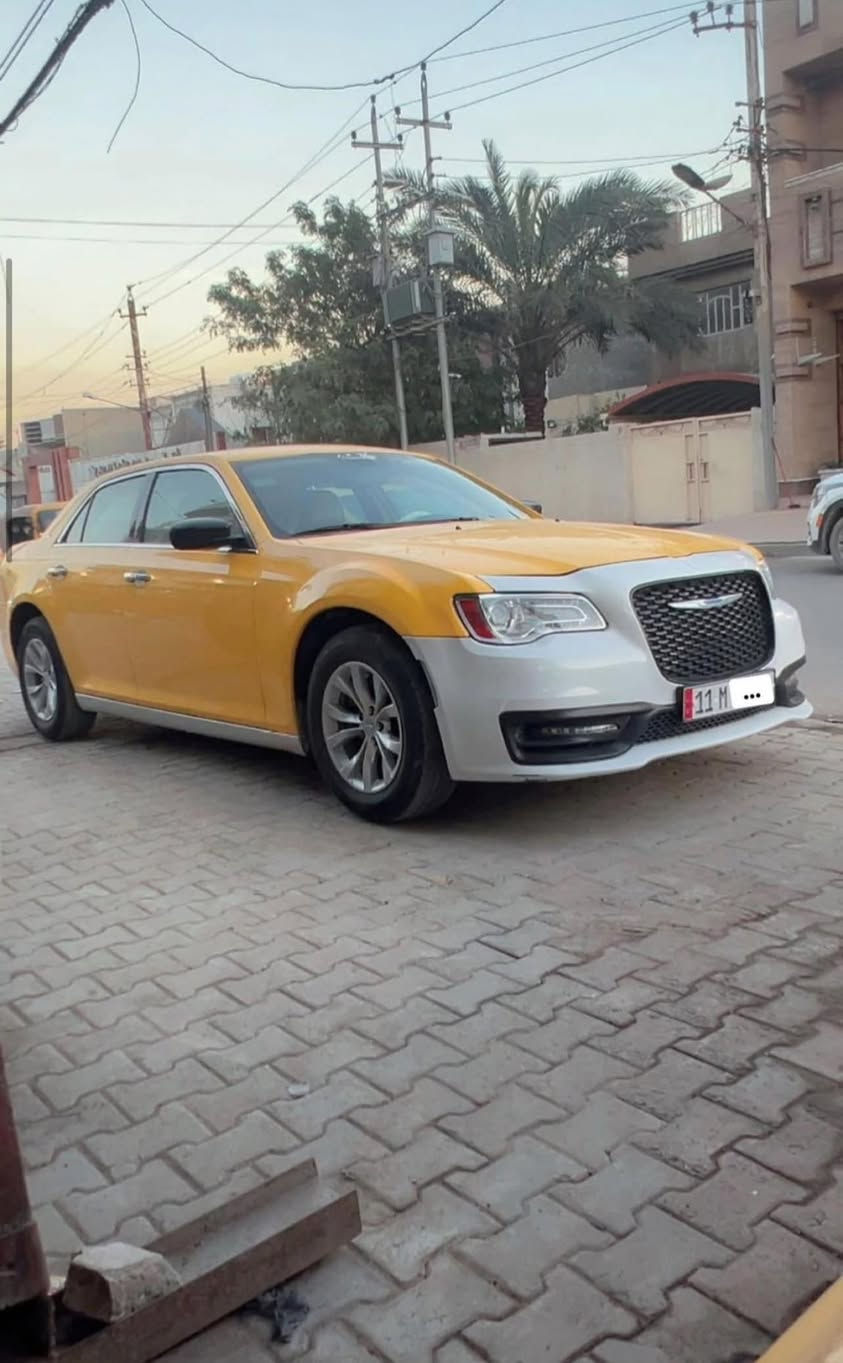 اوباما 2012 محدثه الشكل الجديد مكفوله كفاله عامه تبديل فقط باب السايق بدون حادث بدون دواخل اصل ابيض محرك كير طياره اكسل جديد تخم تاير جاهزه على اخر حبايه فول عدا الفتحه داخل عسلي 
رقم بغداد بسمي مصفره هيئة وغرامات 175 وبيها مجال 
خطها بغداد عماره مجر اصولي تقبط من الكراج 
مكاني بغداد    ***********.
