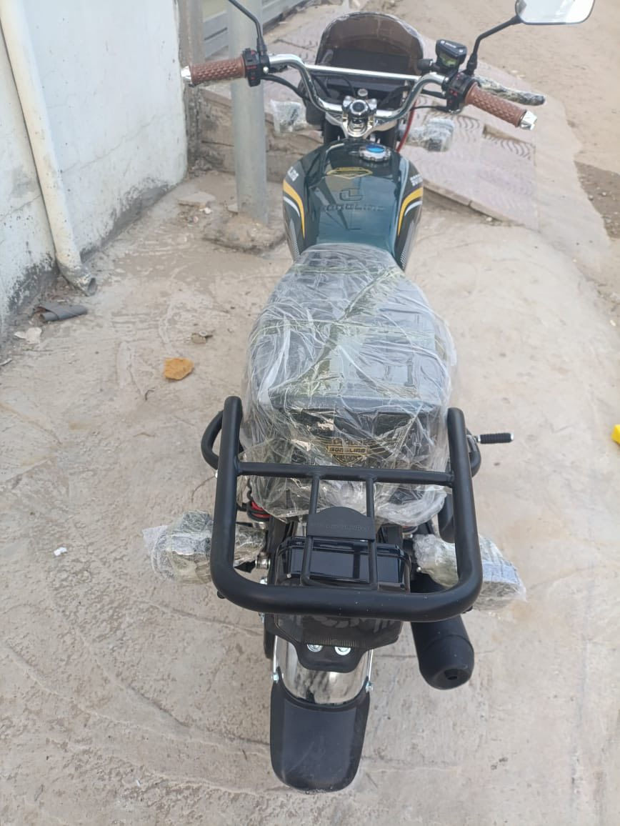 سلام عليكم دراجه موديل26صار اقل من سبوع من شديتها دراجه فول نضافه تجي وتفحص وتشوف بعينك  دراجه رايدها بمليون وبيها مجال مكان الدراجه الرمادي الملعب لل تواصل ***********
