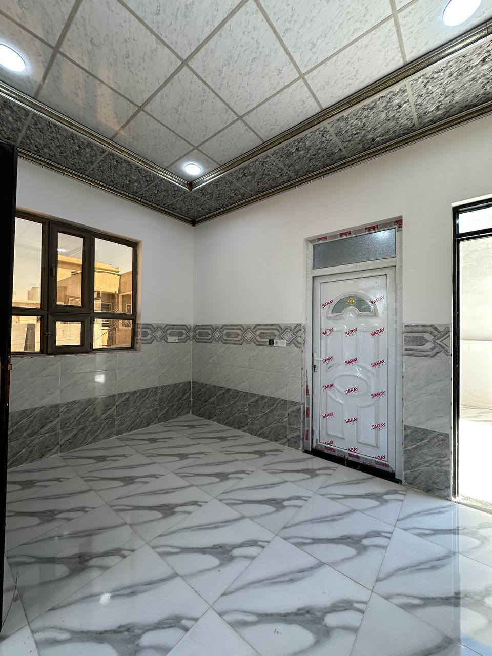 دار سكني للبيع مربع 
مساحة 100 متر 10×10
في حي السماح التسعين من مدينة الموصل 
قرب مدرسة صناع الحياة 
سند طابو ملك صرف 
بناء زيرو تسليم فوري 
***********
***********
مكتب واتار للعقار سايدين حي السماح الاركان مقابل مرطبات دبي موصل, نينوى
