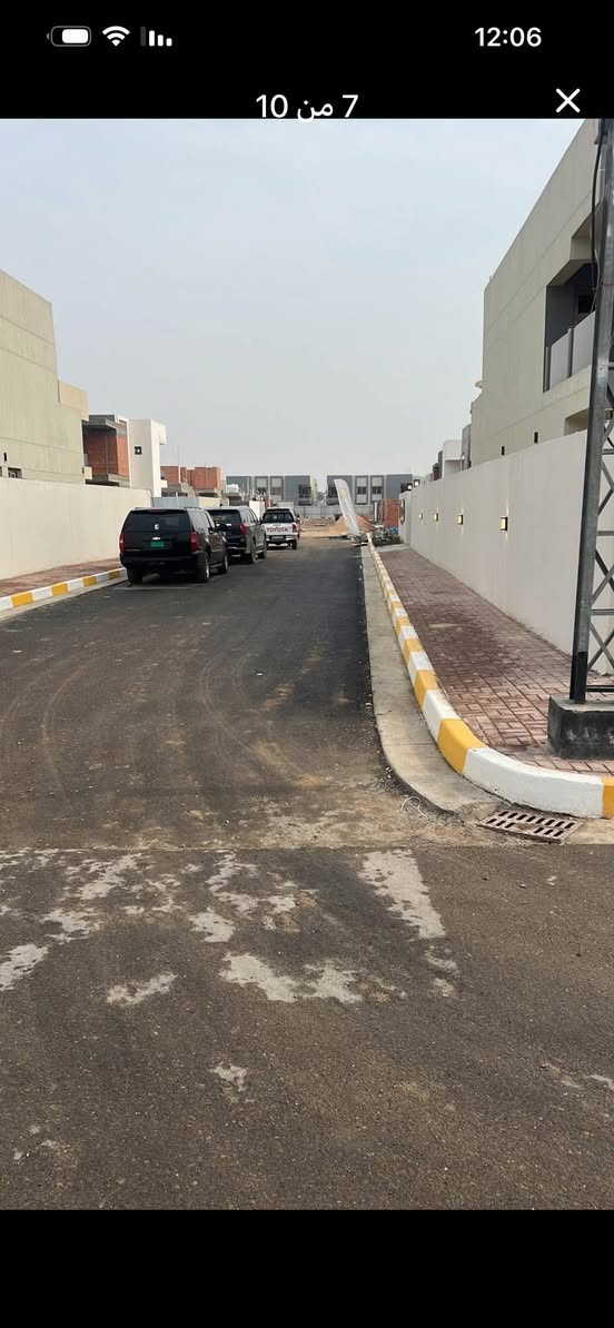 فرصة سكن واستثمار بموقع مميز جداً  ( المربع الذهبي )
سكن حديث للبيع في المربع الذهبي 

📍 مقابل مجمع البدور مباشرة
بعد تقاطع العامرية بـ5 دقائق فقط

✔️ طابو صرف سند رسمي
✔️ الدفع كاش وفتح بيان ثاني يوم لضمان حقك
✔️ منطقة سكنية مأهولة وقريبة من الخدمات
يوجد نظام الاقساط 

السعر: 1,700,000 دينار للمتر

الإقبال عالي حالياً وعدد محدود من الوحدات  المتبقية

الزياره متاحة يومياً  ( يوم الجمعه عطله)

نحدد لك زيارة سريعة وتشوف الموقع بنفسك 

للاستفسار ***********
