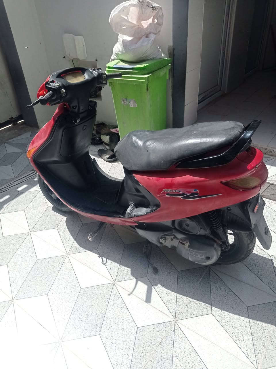 السلام عليكم فراشه للبيع
مكان كوفه كهرباء يا شغاله سلف شغال دراجه مال جناي 
سعر 300 وبيها مجال للشراء ماكينه ما مفتوحه 
دراجه بلاد الشراي يتصل‪0786 344 5790‬‏
