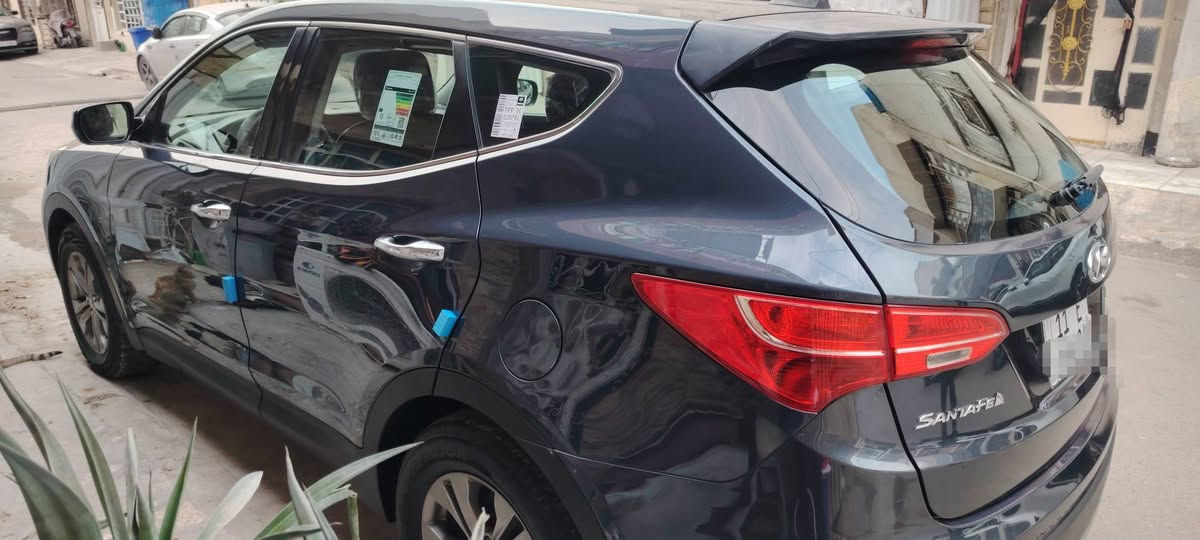 السلام عليكم للبيع او للمراوس هونداي سنتافي وارد امريكي موديل 2015 ٤ سلندر ٢٤٠٠ Gdi ماشيه ٧٢ ميل ويل كب تحكم استيرن شاشة +كامره حادث  الباب الجنب السائق الامامي مع رش الباب الخلفي وجاملغ الامامي كير محرك شركه غير مفتوح تخم تاير السنويه بسمي رقم جديد سنويه لغاية ٢٠٣١ سياره  جاهزه السعر ١٣٨ ورقة بيها مجال بسيط رقم الهاتف ***********
