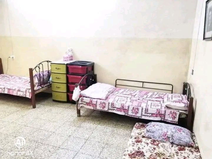 بيت للبيع الجانب الايمن حي الصحة
المساحة 210 م
الواجهة 10
سند طابو
طابقين
الطابق الاول

غرفتين +هول داخلي +مطبخ +استقبال +صحيات

الطابق الثاني
غرفتين +هول داخلي+مخزن +صحيات 

لمعرفة السعر مراسله الصفحه خاص


**إذا كنت صاحب هذا الإعلان وتريد حذفه لأي سبب، رجاءا أرسل رسالة إلى الدعم الفني**