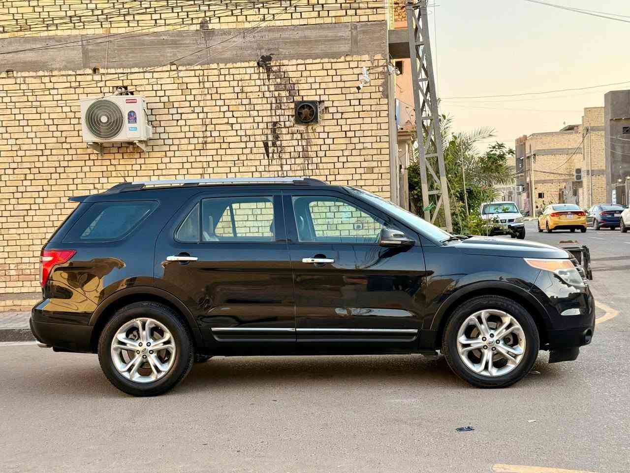 فورد اكسبلاور موديل 2012 السعر 98 وبيها مجال *********** وارد امريكي بيها چاملغ فقط بدون اي ضرر داخلي ايرباكات سليمه والباقي كفاله عامه ضربه وصبغ وتبديل فول مواصفات 1/1 بانوراما محرك V6 المرغوب كشنات جلد تدفئه و تبريد جنطه شفط 7 راكب 3 قطع تبريد حساسات شاشه كبيره بصمه تشغيل عن بعد قياده ذاتيه  تخم تاير جديد حداديه كارتون رقم بابل مشروع وطني سنويه جديده تحويل مباشر ((مكاني كربلاء المقدسه ))
