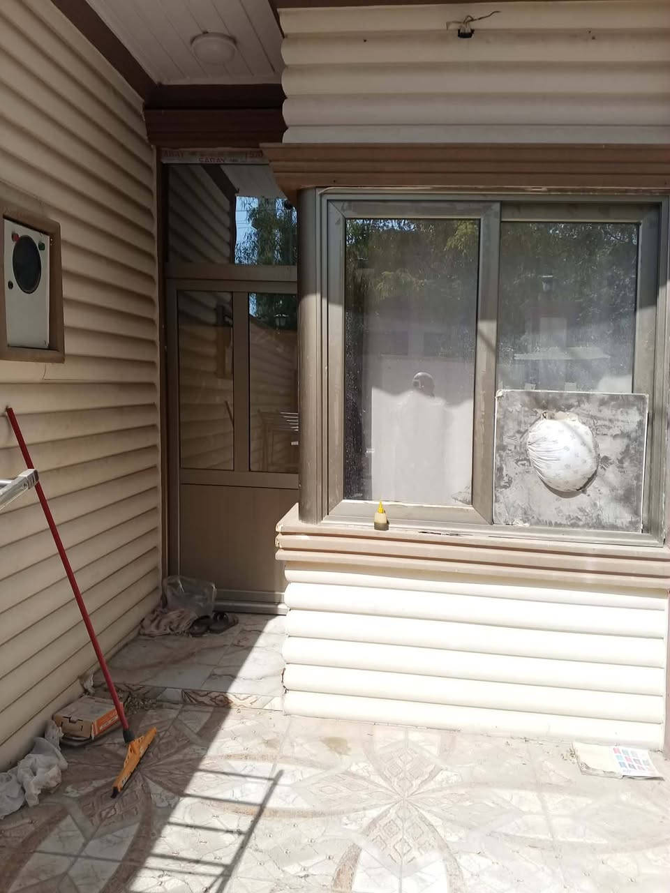 اعلان 
دار طابو للبيع 
محجوز للمصرف العقاري 
المساحة 100 متر طابق واحد 
مطلوب 77 
مقدمه 40 
قسط شهري 438 
العنوان الحريه 
للاستفسار الاتصال على الرقم التالي 
***********
***********
