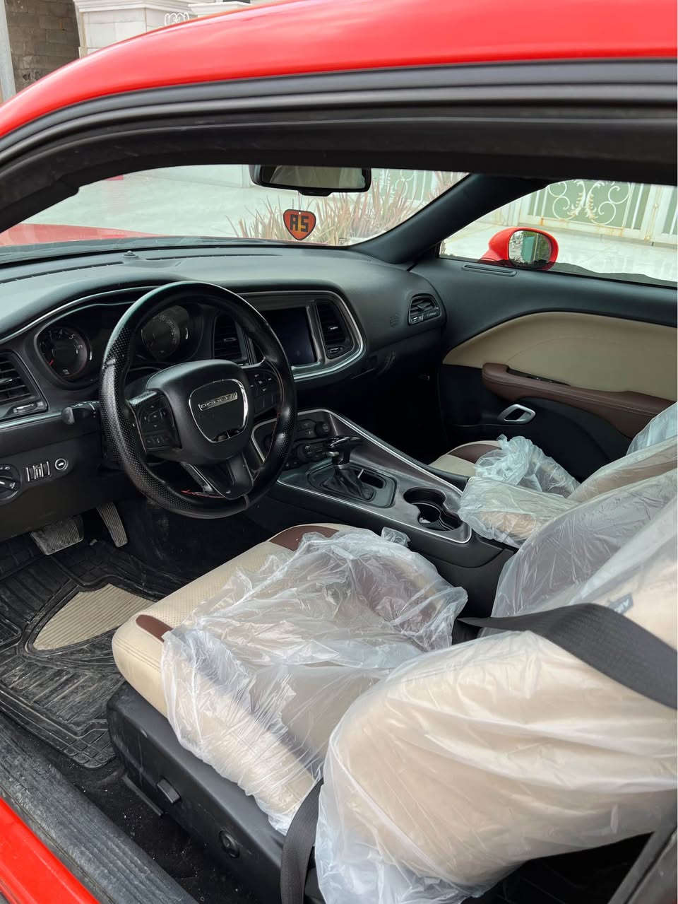 (السلام عليكم)
كوردي & عربي 
دوج جالنجر 6 پستون موديل 2021 شاشة گةورة كوشن جلد رةنگي برتقالي سةيارةكة 68 هةزار مايل رويشتية و 6پارچةي بوياغة ببي شانصي شانصي نيتي  سعري 154 و مجال ارباكي سيستمة
***********
------
دوج جالنجر 6 سلندر موديل 2021 لون مميز بورتقالي شاشة  جبيرة و كشان جلد  سيارة ماشية 68 الف ميل  بنسبة سبغ 6 قطعات بدون شاصي بدون لغط   ارباك سيستم  سعر 154
*********** أربيل, العراق
