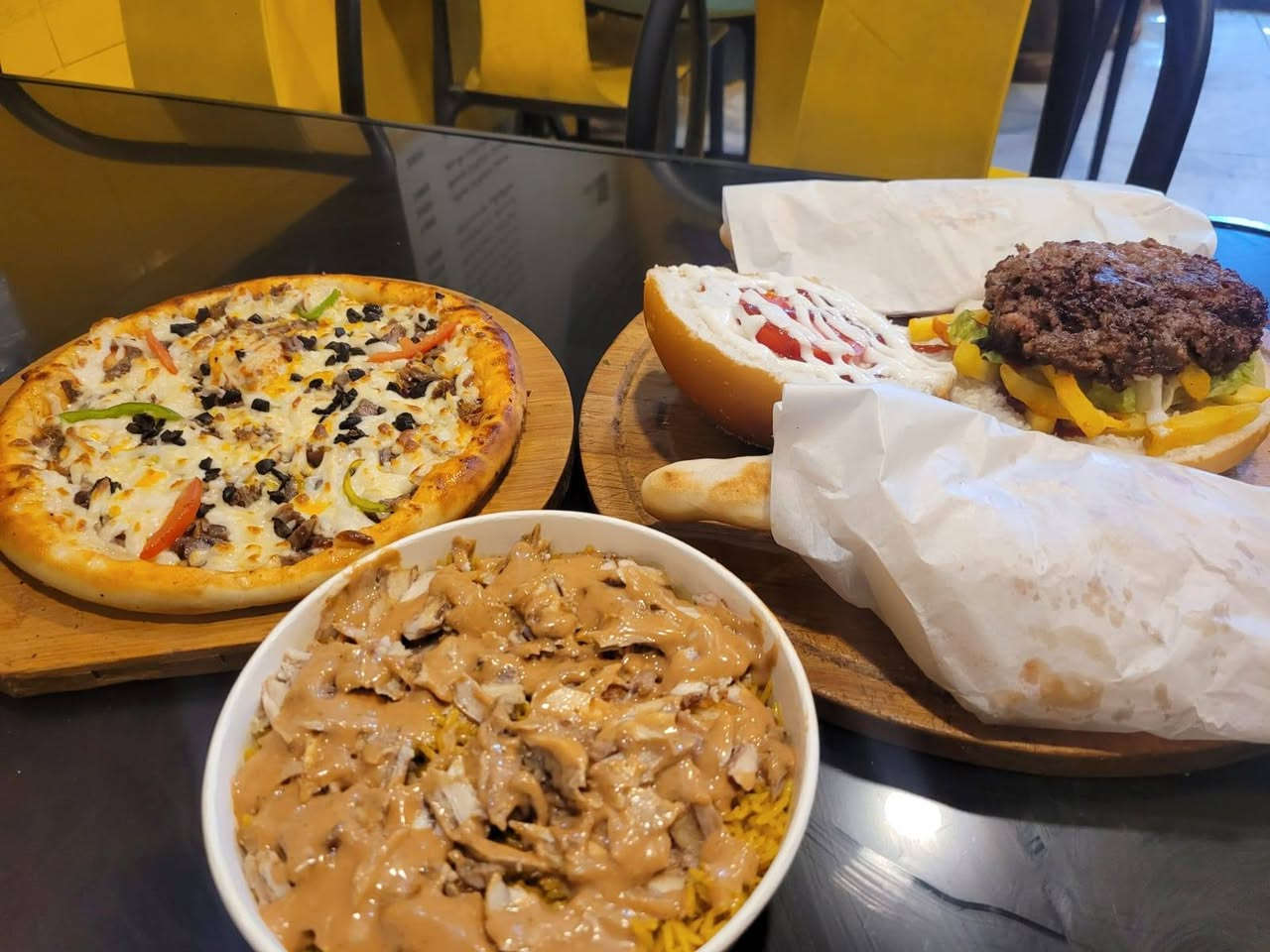 هلا وسهلا بيكم في مطعم فود ستوري للاكلات السريعه
يفتح المطعم من الساعه 3 العصر للسحور إنشاء الله
عروض رمضان مازالة مستمره إنشاء الله 

1️⃣ العرض الاول‏ 2 شاورما لحم+ 2 شاورما دجاج ب _ 5,000 _

2️⃣ العرض الثاني _ 2 ريزو ب _7,000_  

3️⃣ العرض الثالث _ 3 ريزو ب _ 10 _

4️⃣ العرض الرابع _صاج+ بركر+ صاج فلافل+ ريزو+ بطل ببسي ب_ 9,000_

5️⃣ بيتزا+ يرزو+ بطل ببسي ب _9,00

المطعم بلمسيب بلفلكه يم الحسينيه مجاور كباب يغضان 
 يغضان
توصيل مجاني 
***********
