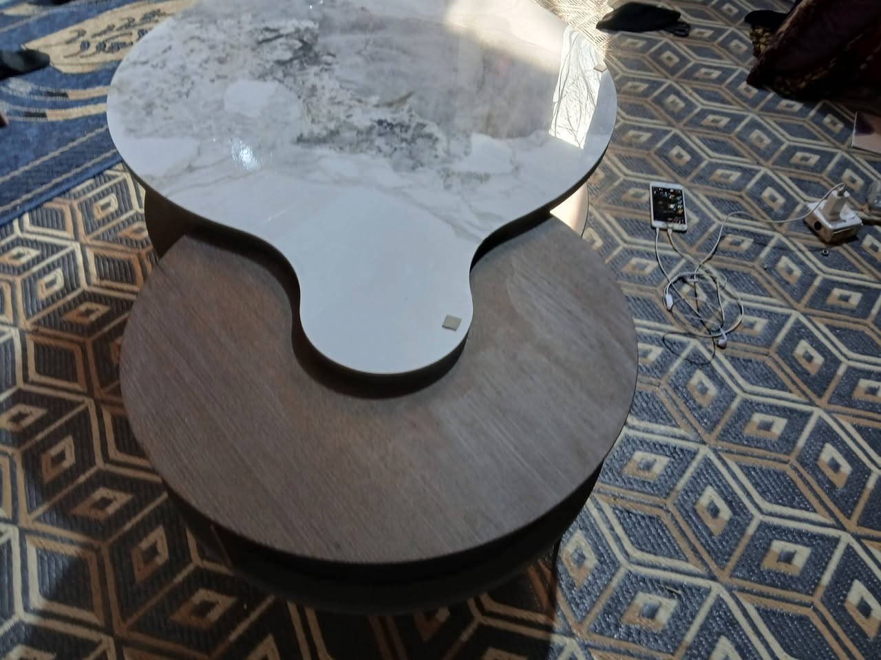 طبله وسطيه ماركه اصليه نظافه ١٠٠/١٠٠فيها مجرات دواره لتقديم الكرزات وواجبات الضيافه للاستفسار *********** بغداد
