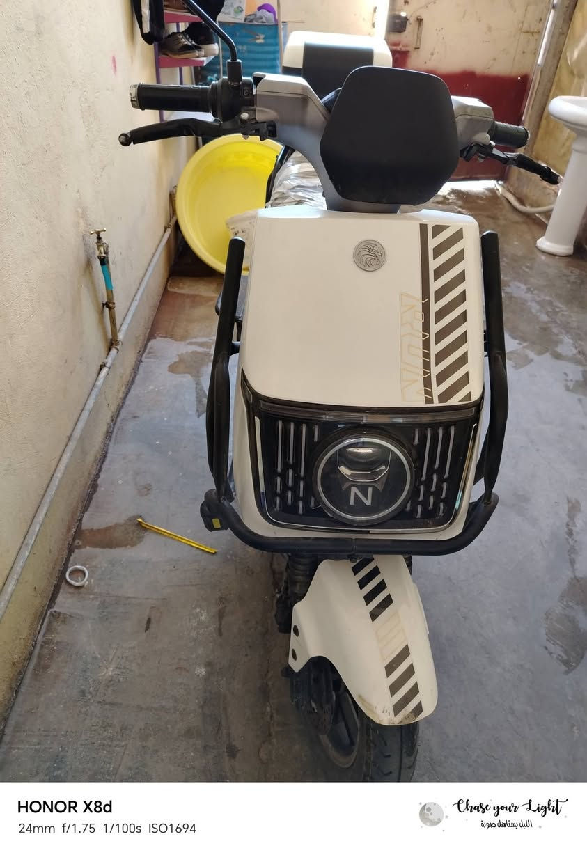 دراجة شحن 2026 بطارية ليثيوم استعمال ٤ أشهر بيها المرايا الجانبيه جهة اليسار مكسورة شحن يدوم أكثر من يوم 
السعر 900   . البايسكل حجم ٢٧ ياباني يحتاج له تصليح شي بسيط سعره 35 وبين مجال بسيط 
***********
