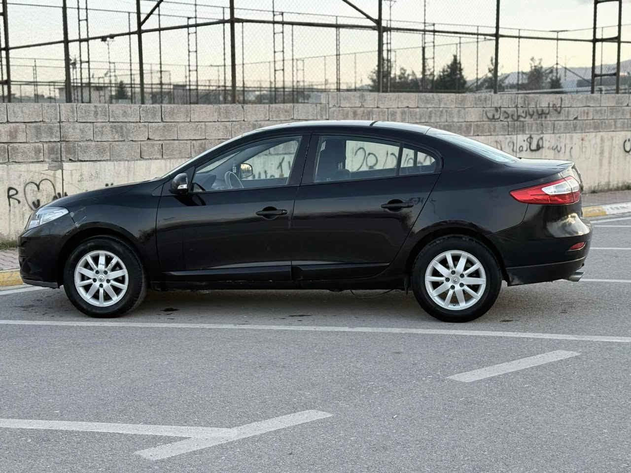 ڕینۆ فلۆنس 2011 ئۆتۆماتیك بێ بۆیاخ ڕەشی قەتران گێرو مەکینە و تەبرید بەشەرت گێرو مەکینە ی نەکراوەتەوە مەکینەی تیدایە بیلاد سەنەوی بەسەرچووە 63 گەڵا معامەلەیەکی زۆر کەم 
تکایە موشتەری نیت تێل مەکە لەگەڵ ڕێزم 
شوێن . شارەزوور . زەڕایەن 
*********** = *********** حلبجة, السليمانية
