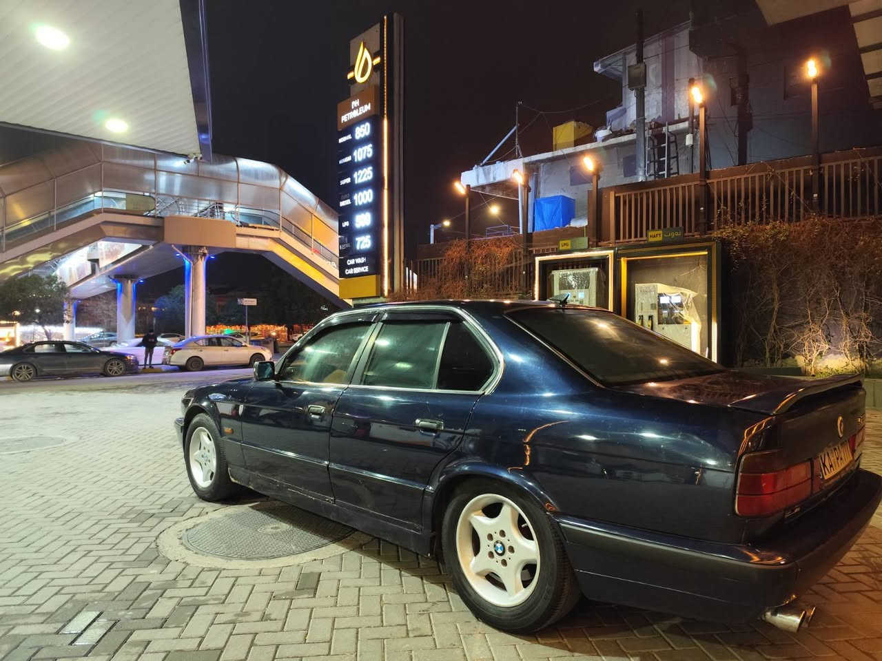 سڵاوی خوای گەورەتان لێبێت ژم(***********)***********bmw مۆدیل 92 ئاڕم سڵێمانێ  بەشەرتی ئەوەلیات ،، مەکینە 520 کەپسی دیجتاڵ گێڕ عادی سڵاید  دوو جام کارەبا تایوویل سپۆرت دەعمی سپۆرت سەیارەکە دواو پێشی کەپسە شانو سەقفی بەشەرت دەعمو لێدراوی هیچ نیە سەیارەکە گێڕو مەکینەو ئەکسلی بەشەرت کارەبای کامل مەزبوتە  کامل گیانی مەزبوتەو بێ مەسروفە کەرمیو ناو گێچ و دارو بەردی ئیش ئەکات ،، بۆ فرۆشتن لە سلێمانیم سعری 28 گەڵاو معامەلەیەکی زۆر زۆر کەم بەروخسەتی ئادمینی🌹🌹
