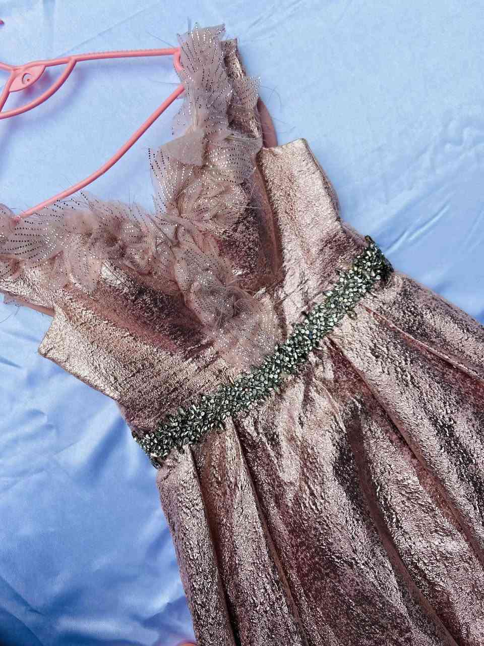 السلام عليكم فستان جديد حجم 44اي عيب مابيه  ملبوس مره وحده السعر 40 يوجد توصيل محافضات


**إذا كنت صاحب هذا الإعلان وتريد حذفه لأي سبب، رجاءا أرسل رسالة إلى الدعم الفني**