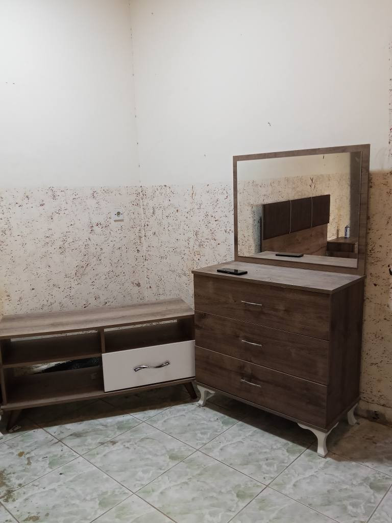 غرفة نوم تركي للبيع اخو جديد شرط النظافه غرفه كامله حلوه درجه اولى سعرها 350الف اي استفسار يراسل صفحه او يخابر على رقم *********** مكان كركوك كركوك, العراق
