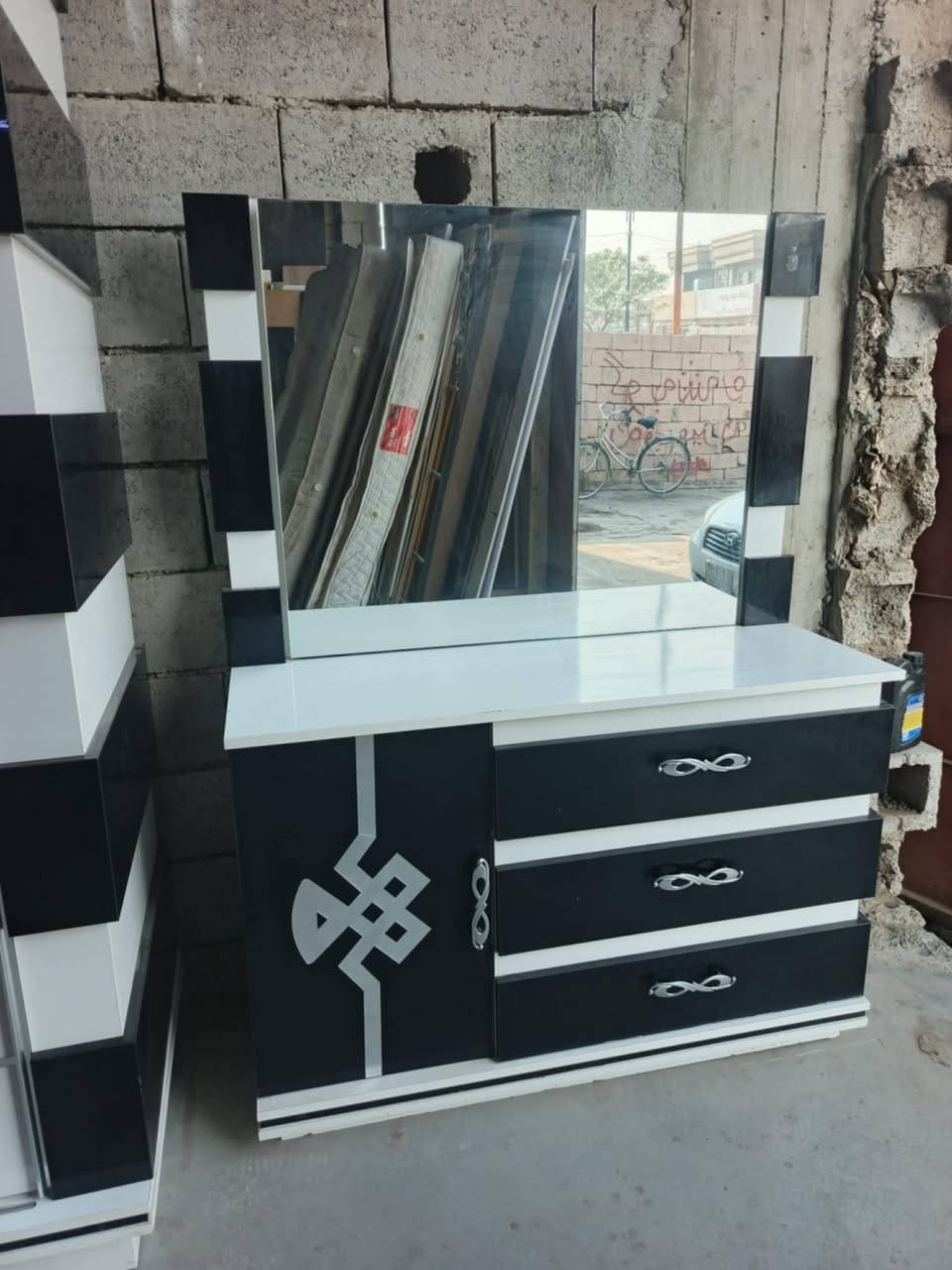 غرفه نوم للبيع نظيف كلش كامل سعر 500 الف شراي يخابر رقم ***********
