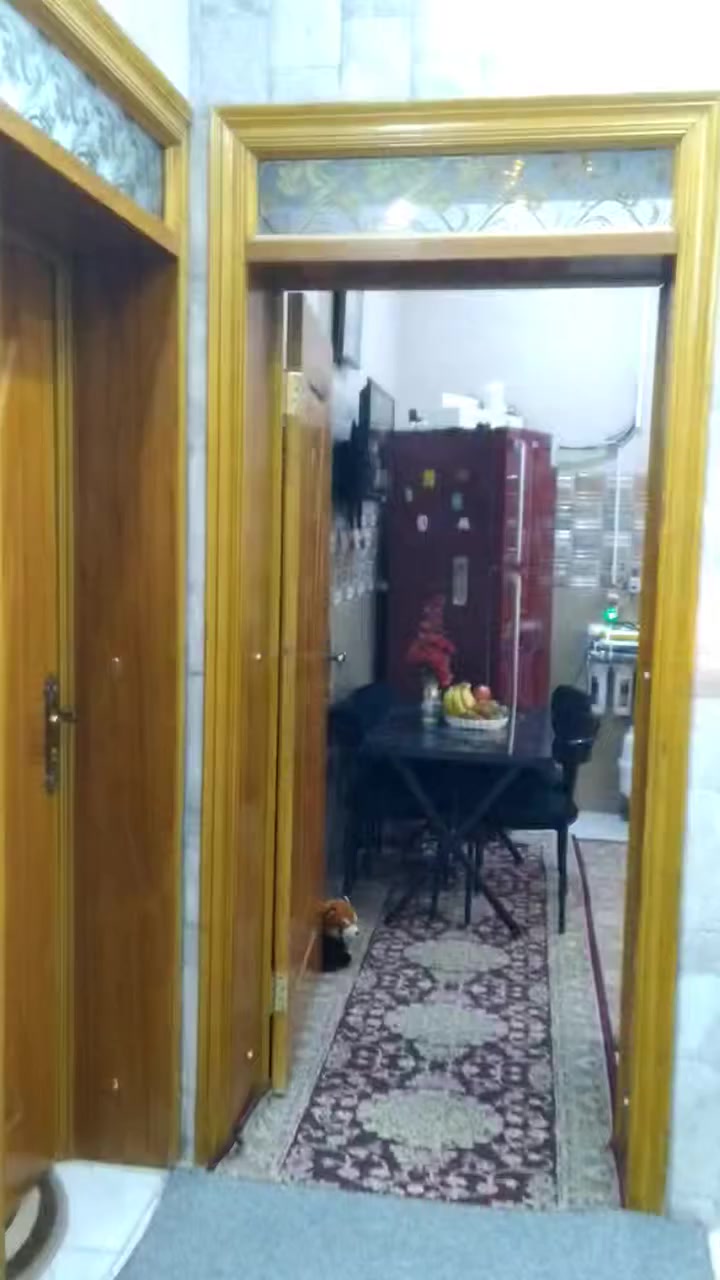 سلام عليكم
منزل 🏡 للبيع  ( زراعي سند 25 ) 
((( البيت له  شارع  امامي و خلفي )))
طابق واحد + الثاني مجهز له 
1_ مساحه 270 متر 
2_ كراج سعه سيارتين 
3_ صحيات خارجه 
4_ حديقه جاهزه كبيره 
5_ مطبخ و مدخل الى استقبال 
6_ صاله  و غرفتين  و  منور 2  و صحيات سويت 
7_ (( خدمات نقص _ مجاري و تبليط  واصل العمل خلف البيت )) 
8_ سبتتنك مجاري بسعه الكراج  
9_ سطحين  كاملات  مطبك شتايكر 
10_ بناء حديث منذ سنتين 

عنوان // حي الجمعية شارع حبيب بن مظاهر الاسدي 
هاتف // *********** __ ***********
