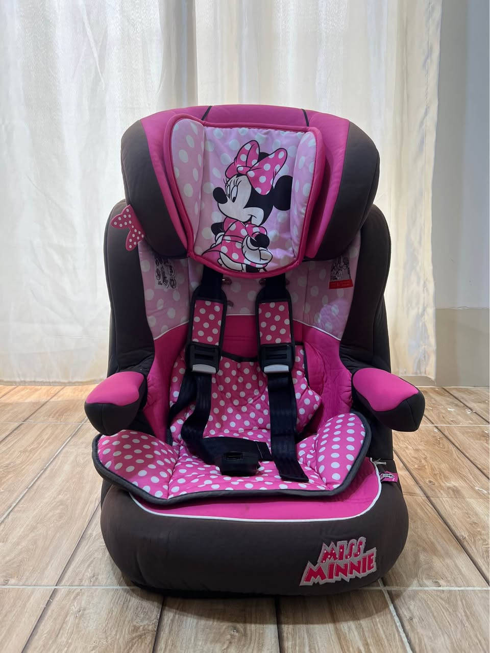 كورسی ناو سه‌یاره‌ 
بێ عه‌یبه‌
نرخی ٢٥ هه‌زار قفڵ
سلێمانی
*********** السليمانية, العراق
