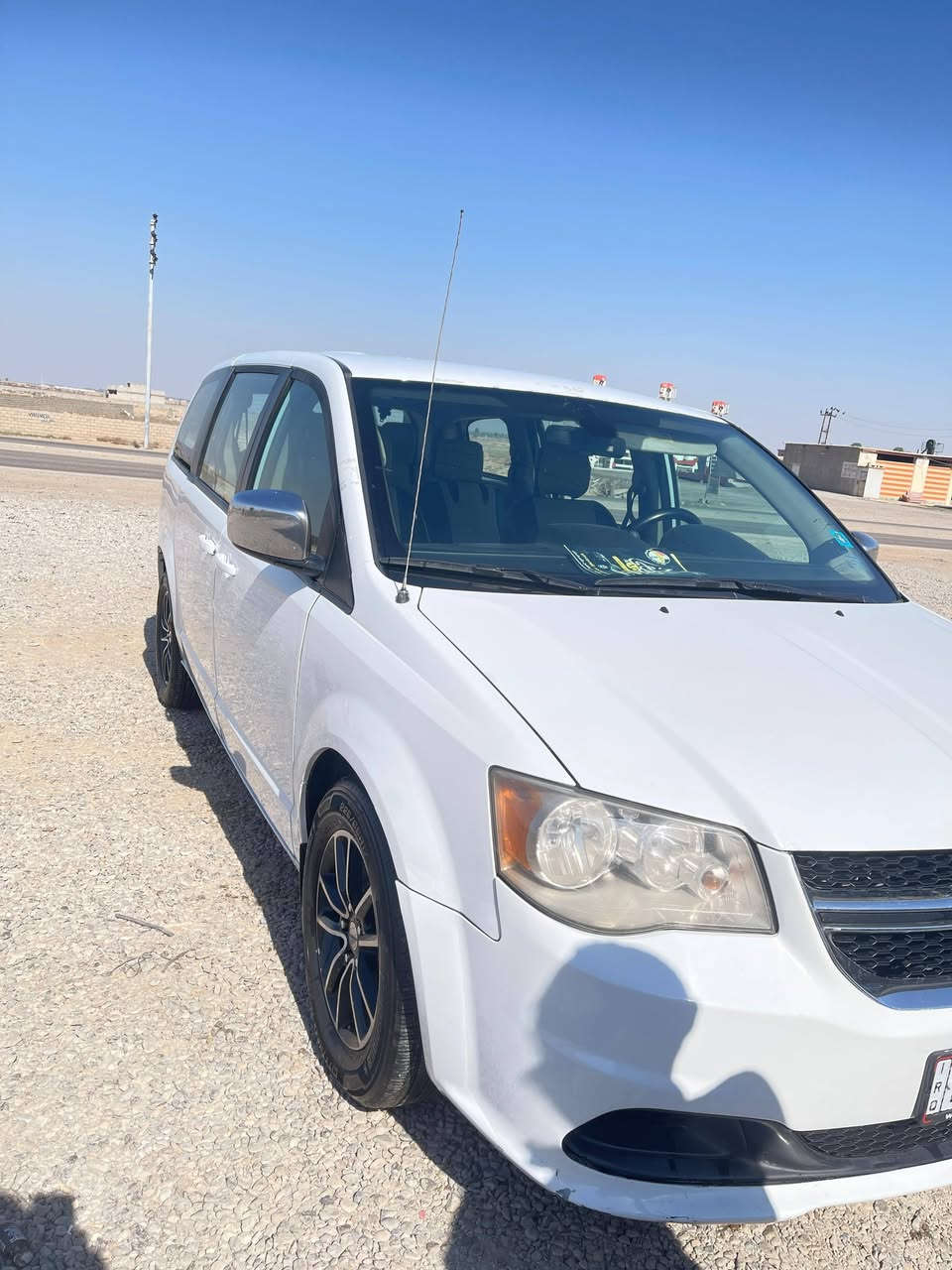 السلام عليكم
دوج كرفان للبيع 2018
٧راكب
مواصفات عاديه
ضرر بسيط بجم كبس
كير محرك مكفول
هزه وسنويه جديده
السعر 160 وبيها مجال
للاستفسار ***********
