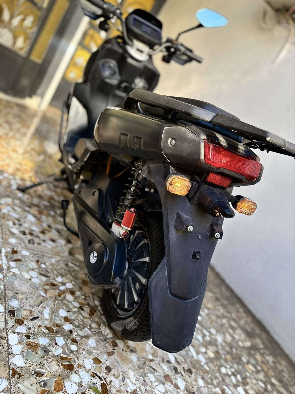 دراجة اباتشي جبلي نظافتها فول الدراجة كاملة وما بيها نقص اي شي تجي بمواصفات :

-سويجات عدد2 + شواحن اصليه عدد2

- ملف 2500 

- بطاريات عدد 6

- زنون وضعيتين عالي ناصي

- سرعة ثالثة 90 كم حقيقي

سعر مليون و100 وبيهة مجال حك الجية

بطاريات نضيفه كلهن جيب اي واحد وياك وافحص 

مكاني بغداد الدوره - ***********
