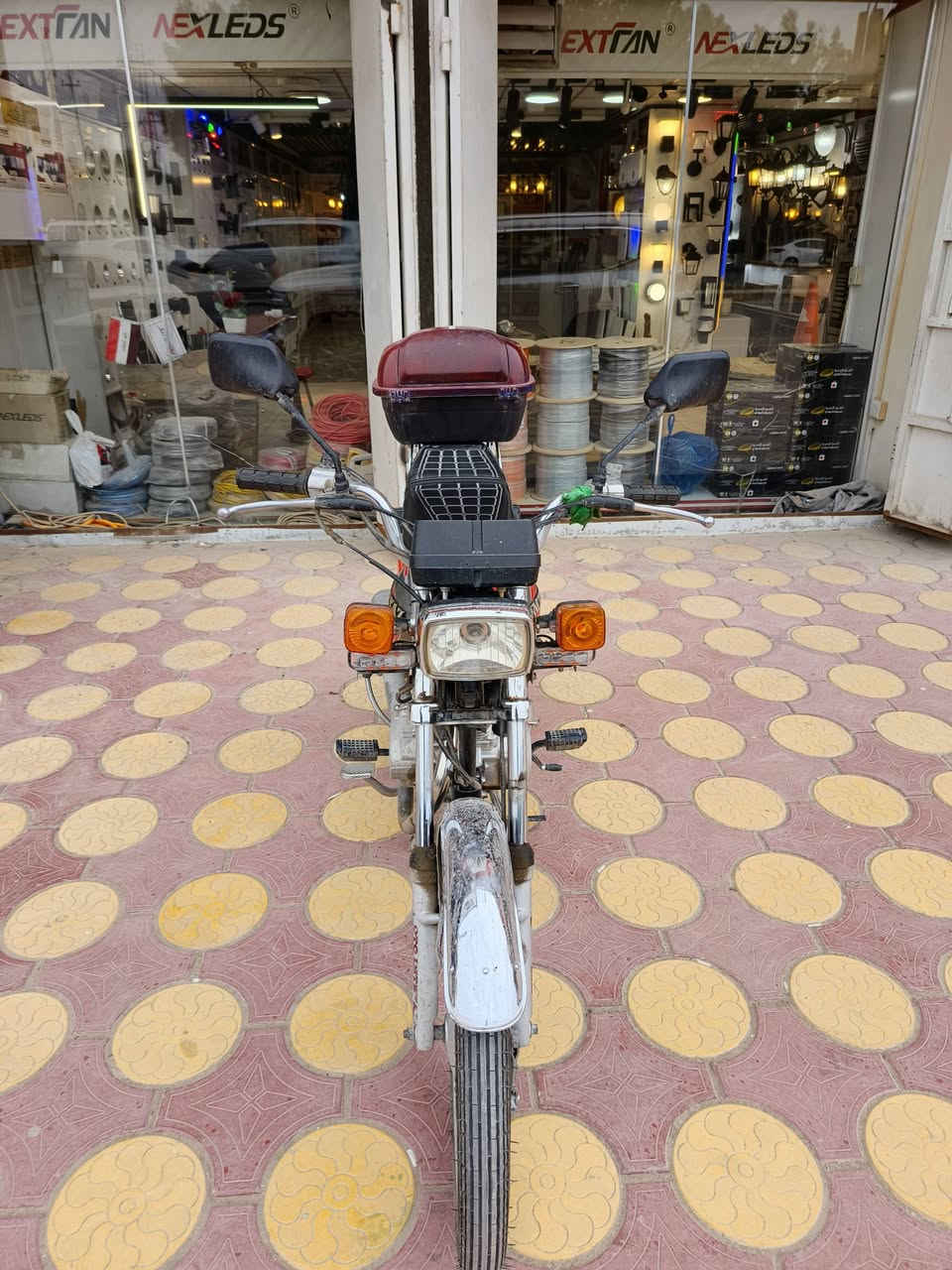 السلام عليكم الدراجه لبيع  مديل ٢٠٢٠ نوع الدراجه نامه مكاني نجف الدراجه احله من الصوره مال جناي فقط يرادله خسله اوراق اصولي الدراجه ناعمه ولكهربائيات كله شغاله ماذب عليه ربع شغل سويج وتطلع الهاتف ***********/والسعر ٧٠٠
