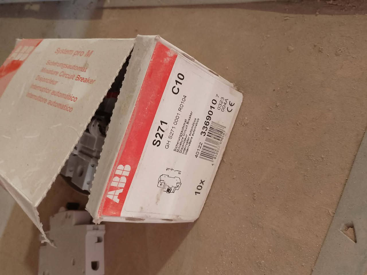 سلام عليكم ورحمه الله وبركاته
يوجد لدينا جوزات نوع ال ABB شكل القديم 
اصلي جديد باكيت 10 امبير فقط متوفر 
كميه محدوده سعر جمله الف دينار 
ارخص الاسعار التنافسية 
الاستفسار *********** يوسف الكعبي 
خدمه توصيل جميع محافضات العراق
