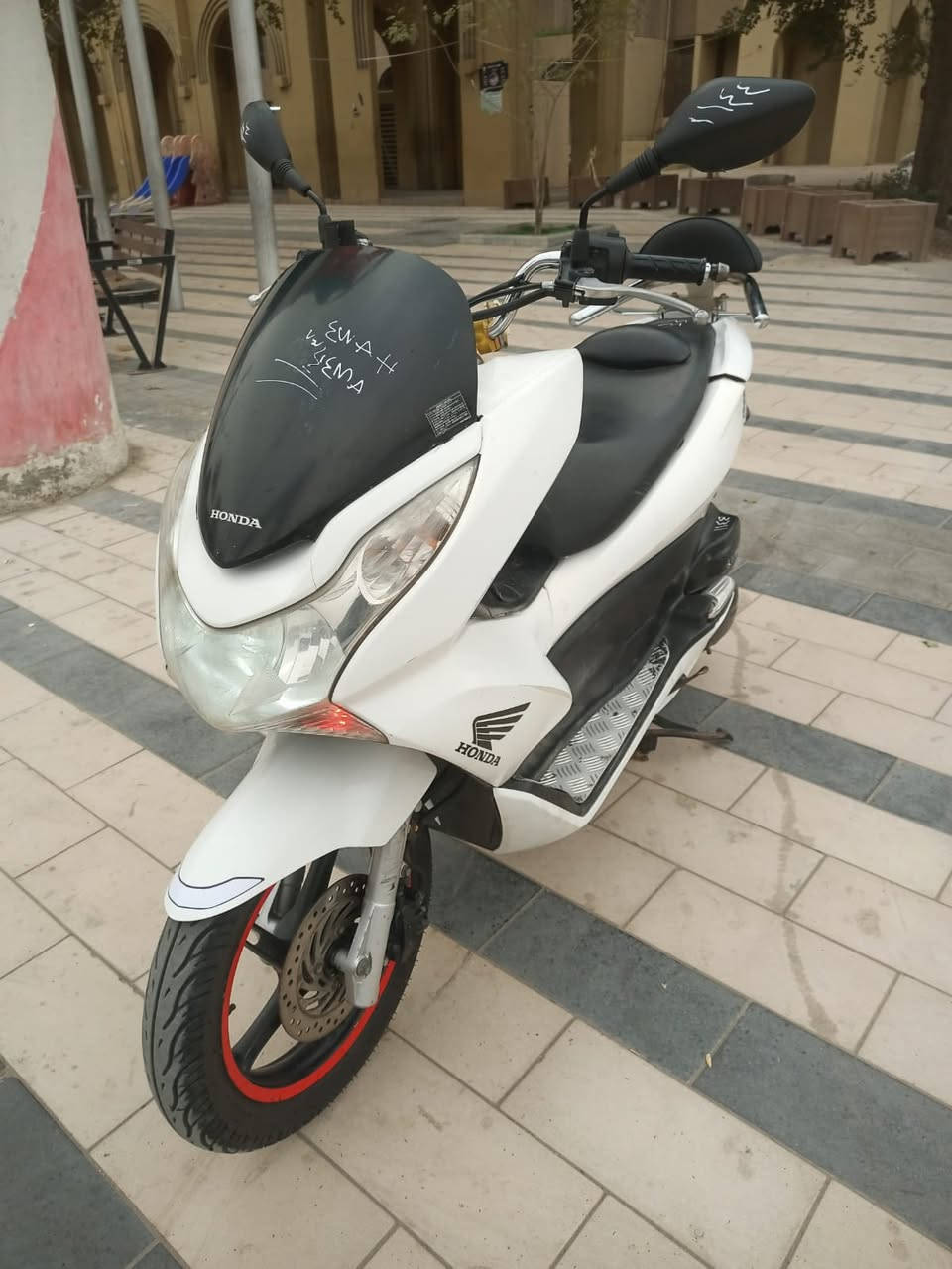 للبيع دراجه pcx ياباني الاصلي نوزل خطين ستان كهربائي حساس ازدحام دراجه جديده  حساس شلعه معدل خير من الله دراجه تتعب تكول جديده مال جناي  مكان بغداد الكرخ السعر مليون و350وبيهه مجال والاستفسار  ***********
