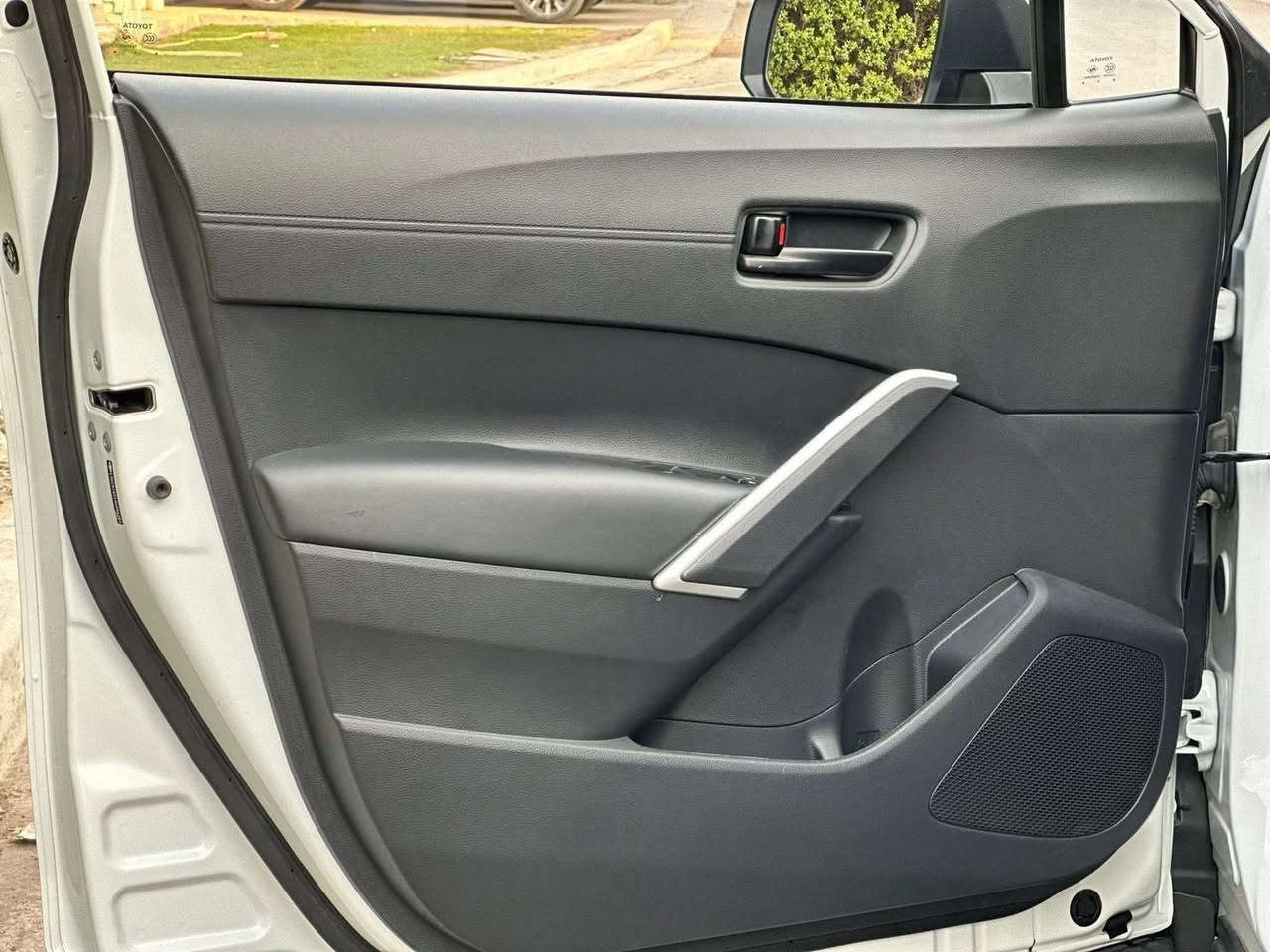 السلام عليكم كورلا كروز للبيع ماشيه ١٠لف السياره جديده محجوزه للمصرف كفيل مقترض نفسه اسويلك وكاله السعر ١٤٥وبيها مجال بسيط لاستفسار ***********
