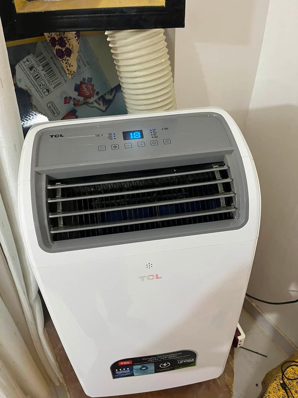 السلام عليكم 
مكيف هواء متنقل حديث
نوع TCL 
هواء جدآ بارد 
مستخدم كلش قليل جدآ نضيف


**إذا كنت صاحب هذا الإعلان وتريد حذفه لأي سبب، رجاءا أرسل رسالة إلى الدعم الفني**