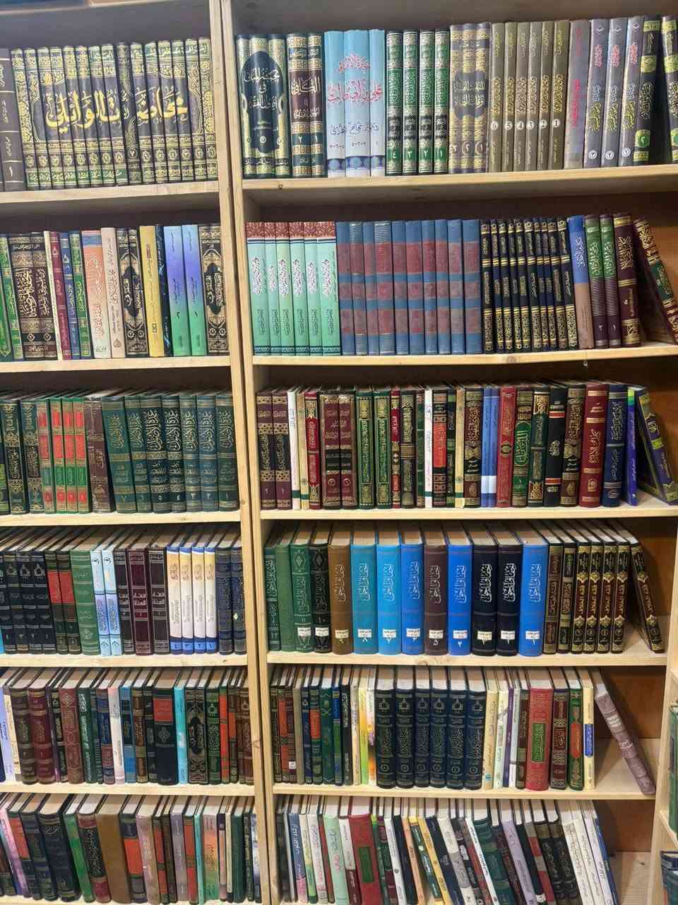 السلام عليكم مكتبة تحتوي على 650 كتاب طبعات اصلية سعر الكتاب 3الاف دينار يوجد لدينا توصيل لجميع محافظات العراق لتواصل ***********

