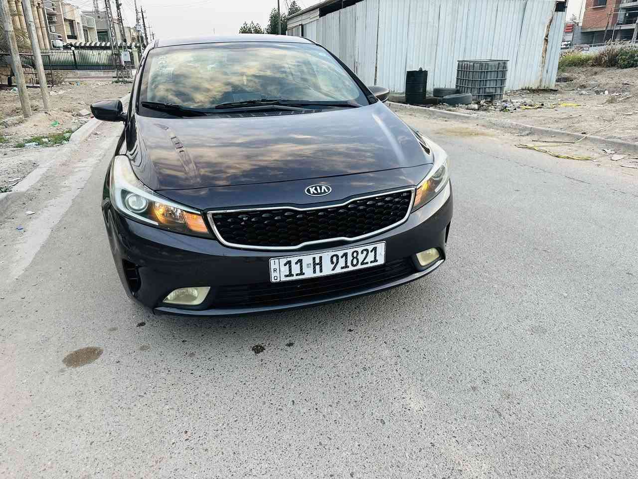 السلام عليكم فورتي 2018 وارد أمريكي
حادثها جاملغ اليمنة وبنيد بيها صبغ قطعتين فقط جاملغ وبنيد  
مواصفات السيارة 
كير ثلاث وضعيات قياده 
شاشه 
تحكم استيرن جهتين
دسك أماي خلفي 
 كروز سرعا
منظومت تبريد كله جديدة كبريسر فريز راديتر بواري كلة جديد على أديه 
كير ومكينه مكفولات برغي ما مفتوح منها  
محرك 2.0L دوش 
صدر امامي خلفي جديد 
السياره ماشيه 104
رقم بغداد بسمي تحويل ثاني يوم 
مكانها الدوره المهديه الثانيه 
***********
السعر ١٢٦
