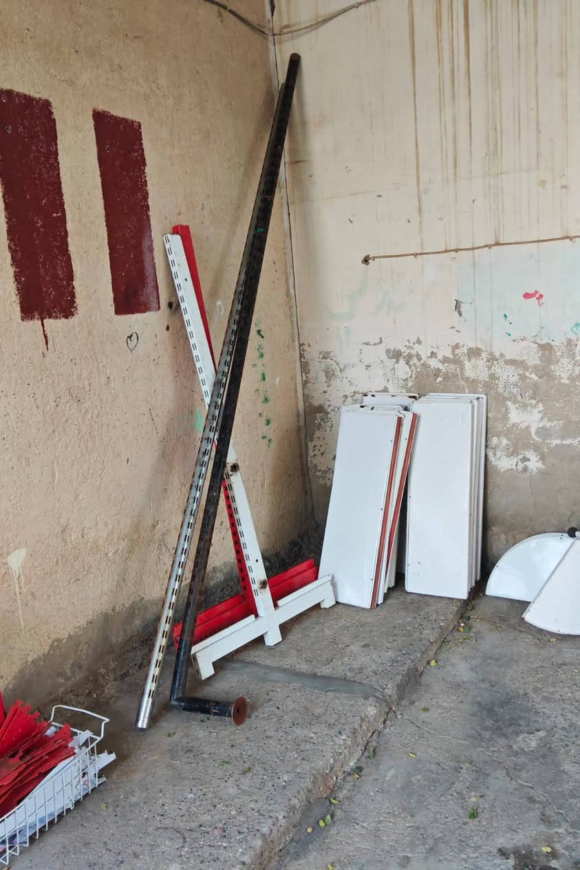 السلام عليكم  رفوف البيع  مالت سواق  جديد او نضيفات تفاصيل تواصل على وتساب و نتصل على رقم  ‏‪0770 941 7827‬‏
