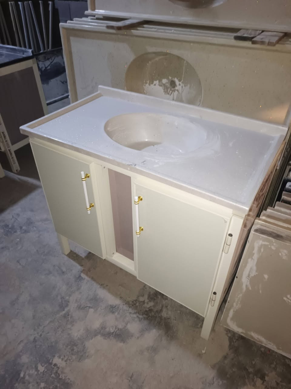 سنك مرمر ثقيل درجه اولى داخل بنل ليسه بليت خفيف كميه جدا محدوده بنسب الأسعار احجز المباشر سعر بلاش ١١٥ عنوان بصره *********** سارع على الحجز يوصلك شرط الفحص درجه اولى
