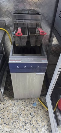 من رخصت الادمن عندي غراض مال مطعم 1قليه فنكر 2فرن مال بيتزا الداخل حجر...