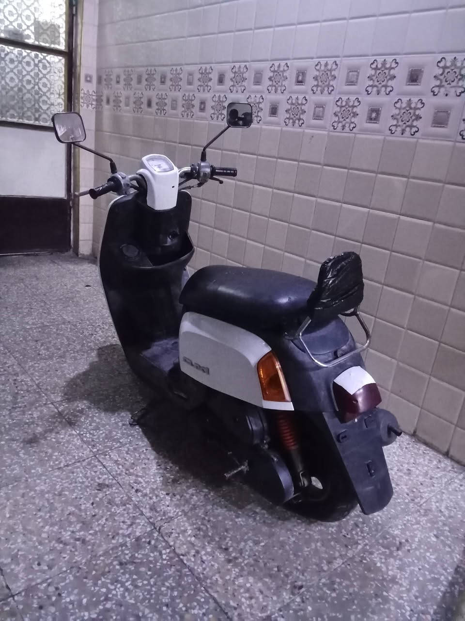 السلام عليكم بوليس للبيع او مراوس مكينه ناعمه خرسه كابريتر وسلف بلادي نقصه باتري السعر 450  المكان مدينة الصدر 
***********
