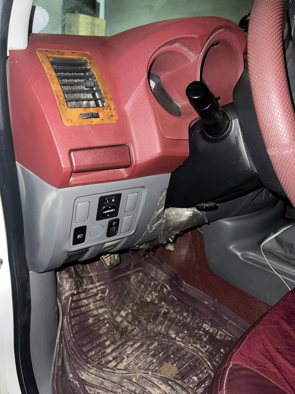 سلاوى خواتان ليبيت
تويوتا مه رزيه مؤديل 2008 ي سعودي ده ره جه يه ك 

بتل و لايت كاره باي و بؤنيت گلؤب سوكان چوار په ره 

سه ياره كه قرچيكى بچوكى هه يه چاملغيكى گؤراوه به  بيلاد  

گيرو مه كينه و عه كسل به شه رت 

 هه ر چوار تايه ى لؤكى بؤبه ستراوه مانگيكه 

ويل كرؤمه  

شاشه ئايپاته و ناو فؤرميكايه 

تاقم پيشى تازه داگيراوه   

سه ياره كه ماشاالله زؤر جايزه و مالي دؤسته 

سه نه وى تاكوو 2028 تازه يه   

سعرى 165 گلاو معامه له 

له چه مچه ماله 

***********
